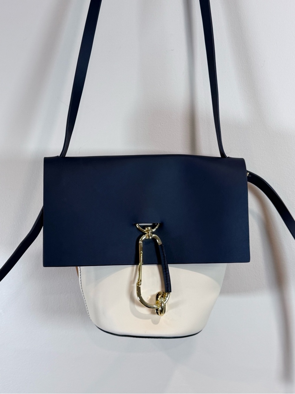 🔥Zac Posen Women’s Navy and Cream Two-Tone Shoulder Bag EC🔥
